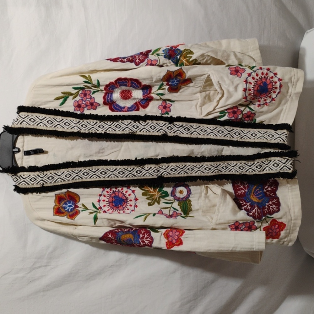 (D-7) Zara TRF Embroidered Jacket W Pockets Sz.S-M Hardly Worn